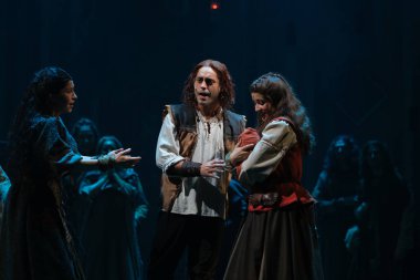 İngiliz yazar Ken Follett, 19 Kasım 2024 tarihinde İspanya 'nın Madrid kentinde bulunan Teatro EDP Gran Va' da 