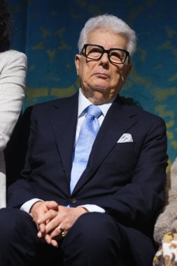 İngiliz yazar Ken Follett, 19 Kasım 2024 tarihinde İspanya 'nın Madrid kentinde bulunan Teatro EDP Gran Va' da 