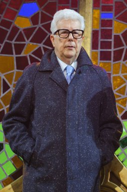 İngiliz yazar Ken Follett, 19 Kasım 2024 tarihinde İspanya 'nın Madrid kentinde bulunan Teatro EDP Gran Va' da 