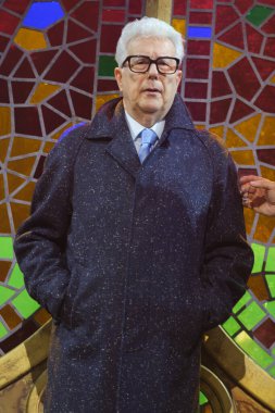 İngiliz yazar Ken Follett, 19 Kasım 2024 tarihinde İspanya 'nın Madrid kentinde bulunan Teatro EDP Gran Va' da 