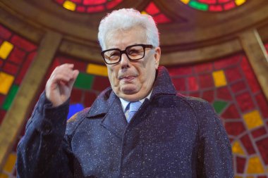 İngiliz yazar Ken Follett, 19 Kasım 2024 tarihinde İspanya 'nın Madrid kentinde bulunan Teatro EDP Gran Va' da 