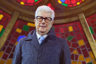 İngiliz yazar Ken Follett, 19 Kasım 2024 tarihinde İspanya 'nın Madrid kentinde bulunan Teatro EDP Gran Va' da 