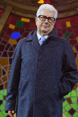 İngiliz yazar Ken Follett, 19 Kasım 2024 tarihinde İspanya 'nın Madrid kentinde bulunan Teatro EDP Gran Va' da 