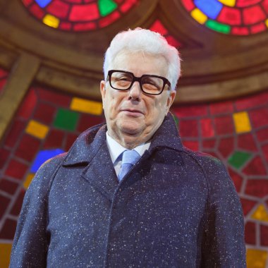 İngiliz yazar Ken Follett, 19 Kasım 2024 tarihinde İspanya 'nın Madrid kentinde bulunan Teatro EDP Gran Va' da 