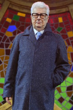 İngiliz yazar Ken Follett, 19 Kasım 2024 tarihinde İspanya 'nın Madrid kentinde bulunan Teatro EDP Gran Va' da 