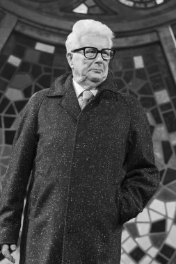 İngiliz yazar Ken Follett, 19 Kasım 2024 tarihinde İspanya 'nın Madrid kentinde bulunan Teatro EDP Gran Va' da 