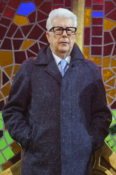 İngiliz yazar Ken Follett, 19 Kasım 2024 tarihinde İspanya 'nın Madrid kentinde bulunan Teatro EDP Gran Va' da 