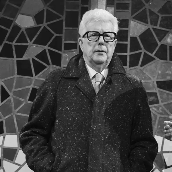 İngiliz yazar Ken Follett, 19 Kasım 2024 tarihinde İspanya 'nın Madrid kentinde bulunan Teatro EDP Gran Va' da 