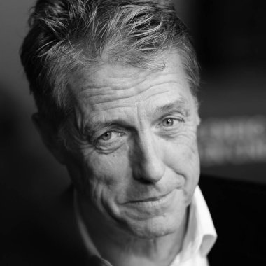 İngiliz aktör Hugh Grant 21 Kasım 2024 tarihinde İspanya 'nın Madrid kentinde Kiniopolis sinemasında kafirlerin galası için yapılan fotoçağrıya katıldı.