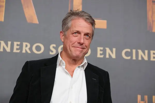 İngiliz aktör Hugh Grant 21 Kasım 2024 tarihinde İspanya 'nın Madrid kentinde Kiniopolis sinemasında kafirlerin galası için yapılan fotoçağrıya katıldı.