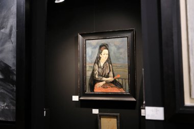 Feria Arte 2024 'te sergilenen dekoratif öğeler, bir antika, sanat galerisi ve IFEM IFEMA, Madrid, 24 Kasım İspanya' da sergi etkinliği.