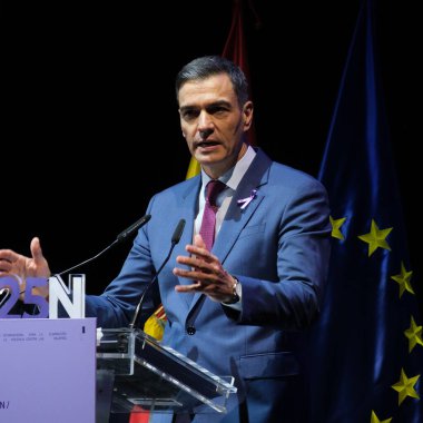 Devlet Başkanı Pedro Sanchez, 25 Kasım 2024 'te İspanya' nın Madrid kentinde bulunan Teatro Pavon 'da kadınlara yönelik şiddeti ortadan kaldırma töreninde...