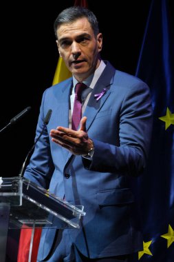 Devlet Başkanı Pedro Sanchez, 25 Kasım 2024 'te İspanya' nın Madrid kentinde bulunan Teatro Pavon 'da kadınlara yönelik şiddeti ortadan kaldırma töreninde...