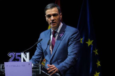 Devlet Başkanı Pedro Sanchez, 25 Kasım 2024 'te İspanya' nın Madrid kentinde bulunan Teatro Pavon 'da kadınlara yönelik şiddeti ortadan kaldırma töreninde...