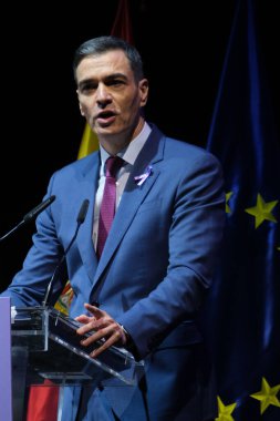 Devlet Başkanı Pedro Sanchez, 25 Kasım 2024 'te İspanya' nın Madrid kentinde bulunan Teatro Pavon 'da kadınlara yönelik şiddeti ortadan kaldırma töreninde...