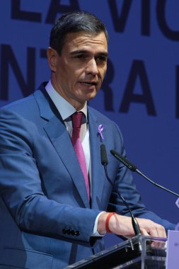 Devlet Başkanı Pedro Sanchez, 25 Kasım 2024 'te İspanya' nın Madrid kentinde bulunan Teatro Pavon 'da kadınlara yönelik şiddeti ortadan kaldırma töreninde...