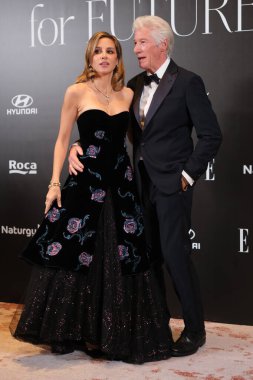 Richard Gere ve Alejandra Gerel 27 Kasım 2019 'da İspanya' da, Madrid 'deki Four Seasons Oteli' ndeki ELLE For FUTURE fotoğraf çekiminde birlikte poz verdiler.