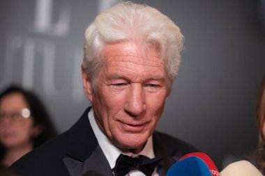 Richard Gerel 27 Kasım 2019 'da İspanya' da bulunan Madrid 'deki Four Seasons Oteli' ndeki ELLE FUTURE fotoğraf çekiminde birlikte poz verdi.
