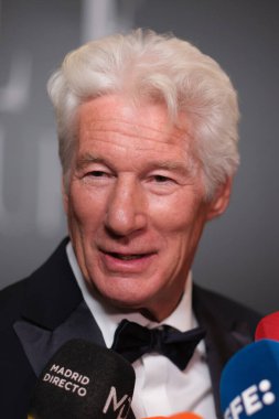 Richard Gerel 27 Kasım 2019 'da İspanya' da bulunan Madrid 'deki Four Seasons Oteli' ndeki ELLE FUTURE fotoğraf çekiminde birlikte poz verdi.