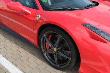 Ifema Madrid 'deki Retromvil gösterisinde klasik arabalar 30 Kasım 2024 İspanya