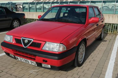 Ifema Madrid 'deki Retromvil gösterisinde klasik arabalar 30 Kasım 2024 İspanya