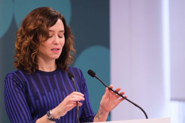 Madrid Topluluğu Başkanı Isabel Diaz Ayuso, 2 Aralık 2024 'te Madrid İspanya' nın başkenti Madrid 'de Noel için Madrid' e bir hediye olarak tanıtım kampanyasını sunar.. 