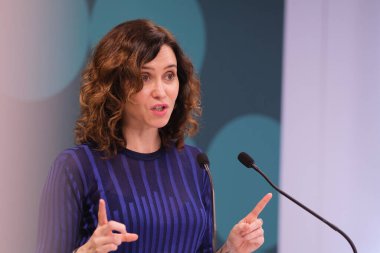 Madrid Topluluğu Başkanı Isabel Diaz Ayuso, 2 Aralık 2024 'te Madrid İspanya' nın başkenti Madrid 'de Noel için Madrid' e bir hediye olarak tanıtım kampanyasını sunar.. 