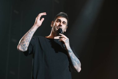 İspanyol şarkıcı Ramn Melendi Espina, bilinen adıyla Melendi 2 Aralık 2024 'te İspanya' da WiZink Center 'da sahne aldı.
