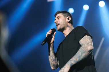 İspanyol şarkıcı Ramn Melendi Espina, bilinen adıyla Melendi 2 Aralık 2024 'te İspanya' da WiZink Center 'da sahne aldı.