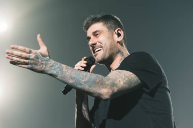 İspanyol şarkıcı Ramn Melendi Espina, bilinen adıyla Melendi 2 Aralık 2024 'te İspanya' da WiZink Center 'da sahne aldı.