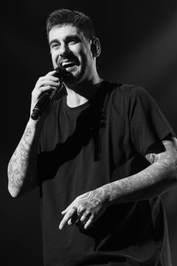 İspanyol şarkıcı Ramn Melendi Espina, bilinen adıyla Melendi 2 Aralık 2024 'te İspanya' da WiZink Center 'da sahne aldı.