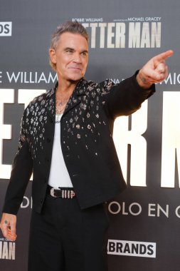  Şarkıcı Robbie Williams, 4 Aralık 2024 'te Madrid' deki Capitol sinemasında 