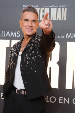  Şarkıcı Robbie Williams, 4 Aralık 2024 'te Madrid' deki Capitol sinemasında 