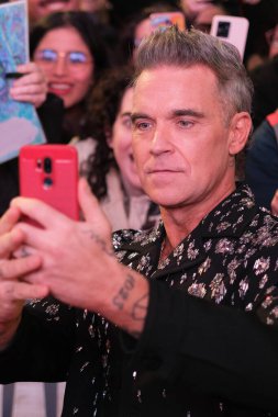  Şarkıcı Robbie Williams, 4 Aralık 2024 'te Madrid' deki Capitol sinemasında 