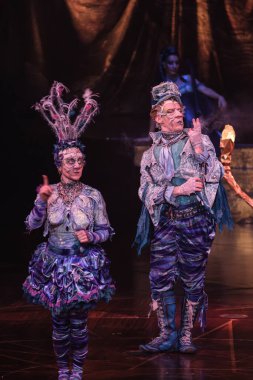 EDITORIAL Sadece Kullanım) Sanatçılar Alegra sırasında Cirque Du Soleil 'in gösterisini 4 Aralık 2024 tarihinde Madrid İspanya' da sergilediler.