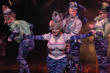 EDITORIAL Sadece Kullanım) Sanatçılar Alegra sırasında Cirque Du Soleil 'in gösterisini 4 Aralık 2024 tarihinde Madrid İspanya' da sergilediler.