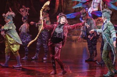 EDITORIAL Sadece Kullanım) Sanatçılar Alegra sırasında Cirque Du Soleil 'in gösterisini 4 Aralık 2024 tarihinde Madrid İspanya' da sergilediler.