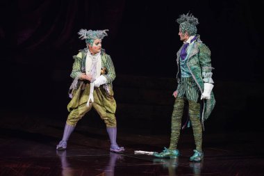 EDITORIAL Sadece Kullanım) Sanatçılar Alegra sırasında Cirque Du Soleil 'in gösterisini 4 Aralık 2024 tarihinde Madrid İspanya' da sergilediler.