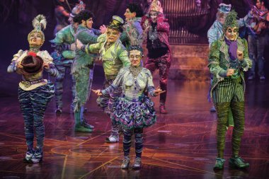 EDITORIAL Sadece Kullanım) Sanatçılar Alegra sırasında Cirque Du Soleil 'in gösterisini 4 Aralık 2024 tarihinde Madrid İspanya' da sergilediler.