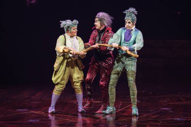 EDITORIAL Sadece Kullanım) Sanatçılar Alegra sırasında Cirque Du Soleil 'in gösterisini 4 Aralık 2024 tarihinde Madrid İspanya' da sergilediler.