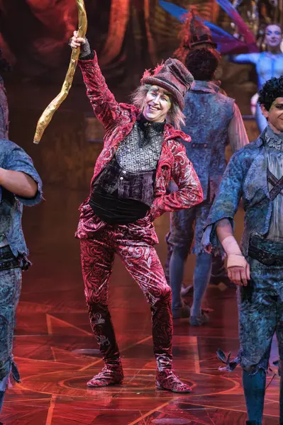 EDITORIAL Sadece Kullanım) Sanatçılar Alegra sırasında Cirque Du Soleil 'in gösterisini 4 Aralık 2024 tarihinde Madrid İspanya' da sergilediler.