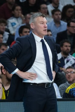Fenerbahçe 'den Saras Jasikevicius, Real Madrid ile Fenerbahçe Beko İstanbul arasında oynanan Türk Hava Yolları EuroLeague Düzenli Sezonu 14. Raundunda 5 Aralık 2024 tarihinde Madrid İspanya' da oynanan WiZinkCenter 'da oynanan karşılaşmada İstanbul' da karşılaştı.