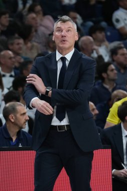 Fenerbahçe 'den Saras Jasikevicius, Real Madrid ile Fenerbahçe Beko İstanbul arasında oynanan Türk Hava Yolları EuroLeague Düzenli Sezonu 14. Raundunda 5 Aralık 2024 tarihinde Madrid İspanya' da oynanan WiZinkCenter 'da oynanan karşılaşmada İstanbul' da karşılaştı.