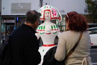 Ressam Velzquez Las Menina 'nın heykelinin şeklindeki heykel, 8 Aralık 2024 İspanya' daki Meninas Madrid Galerisi sergisinde sergilenmektedir.