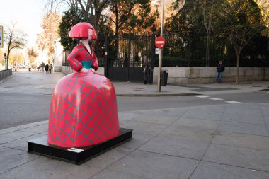 Ressam Velzquez Las Menina 'nın heykelinin şeklindeki heykel, 8 Aralık 2024 İspanya' daki Meninas Madrid Galerisi sergisinde sergilenmektedir.