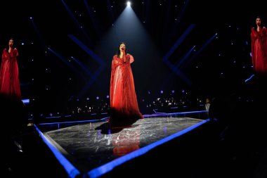 İtalyan şarkıcı Laura Pausini, 7 Aralık 2024 'te Madrid' de verdiği konserde sahne aldı.