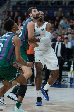 Real Madrid 'den Serge Ibaka WiZink Center' daki Real Madrid oyuncusu Liga Endesa maçı sırasında 08 Aralık 2024 tarihinde İspanya 'da oynanmıştır.