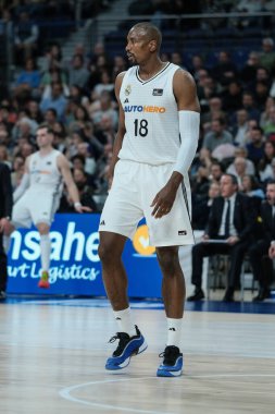 Real Madrid 'den Serge Ibaka WiZink Center' daki Real Madrid oyuncusu Liga Endesa maçı sırasında 08 Aralık 2024 tarihinde İspanya 'da oynanmıştır.