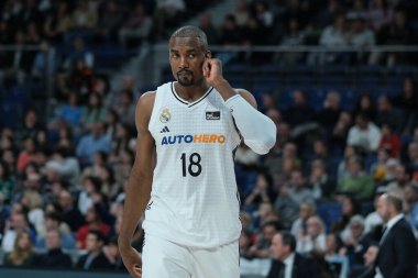 Real Madrid 'den Serge Ibaka WiZink Center' daki Real Madrid oyuncusu Liga Endesa maçı sırasında 08 Aralık 2024 tarihinde İspanya 'da oynanmıştır.