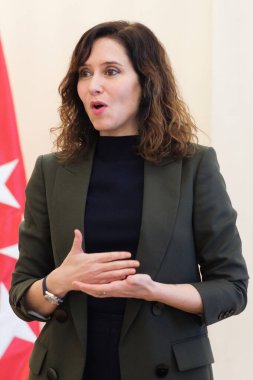 Isabel Diaz Ayuso, 9 Aralık 2024 tarihinde İspanya 'nın Madrid kentinde Real Casa de Correos' ta Uluslararası Engelliler Komitesi başkanı Andrew Parsons ile bir toplantı yaptı.